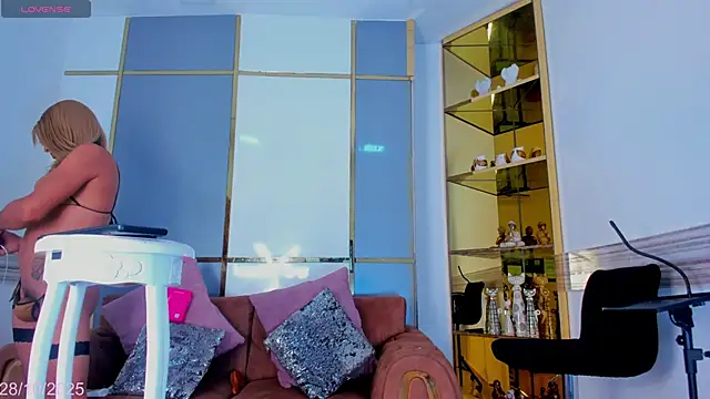 Snapshot of EmmaHills_Sex chatting on October 28, 2025, 12:48 pm EmmaHills Sex online show from October 28, 2025, 12:48 pm