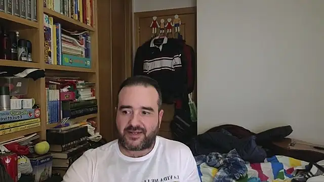 curiosillo83 online show from April 4, 2026, 8:43 am