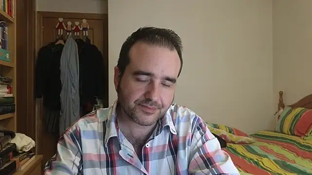 Snapshot of curiosillo83 chatting on May 6, 2026, 4:44 pm curiosillo83 online show from May 6, 2026, 4:44 pm