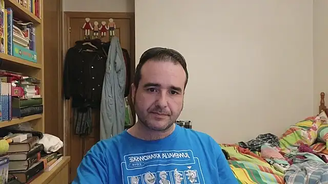 Snapshot of curiosillo83 chatting on April 29, 2026, 9:13 am curiosillo83 online show from April 29, 2026, 9:13 am