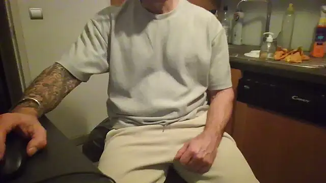 Snapshot of jouet75 chatting on March 3, 2026, 8:38 pm jouet75 online show from March 3, 2026, 8:38 pm