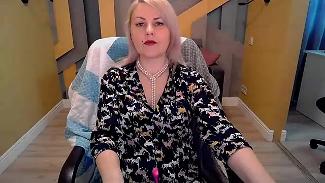 Candy Long online show from March 4, 2025, 6:26 am