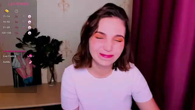 KindHazelHere  online show from September 15, 2025, 11:16 pm