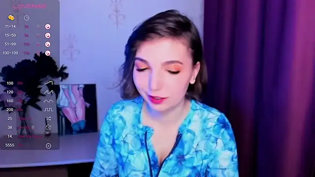 KindHazelHere  online show from November 3, 2025, 8:29 am