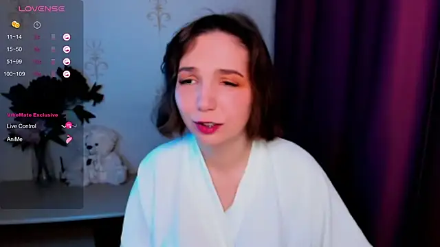 KindHazelHere  online show from November 18, 2025, 9:12 am