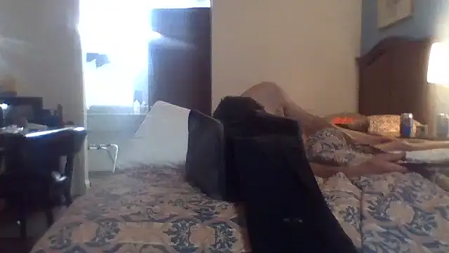 tuRb0420 online show from September 24, 2025, 1:06 pm