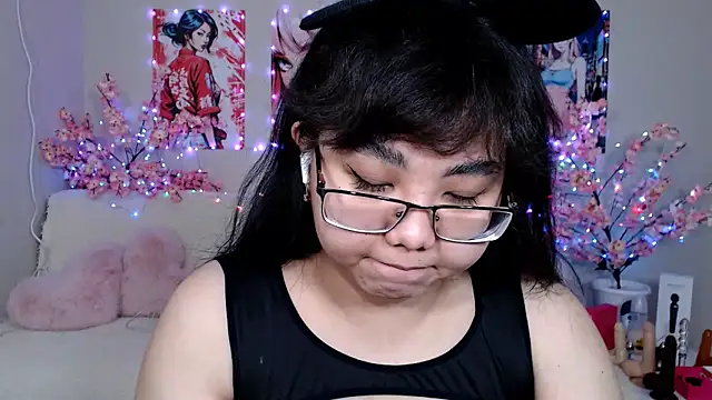 Snapshot of Moertomlly chatting on March 27, 2026, 4:10 am Moertomlly online show from March 27, 2026, 4:10 am