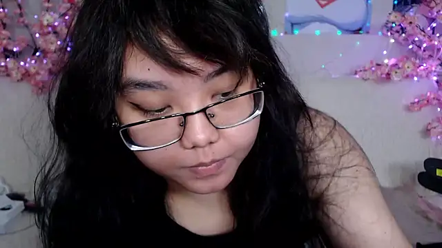 Snapshot of Moertomlly chatting on May 21, 2026, 5:27 am Moertomlly online show from May 21, 2026, 5:27 am