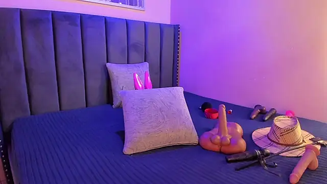 ashlye miller  online show from October 16, 2025, 4:10 am