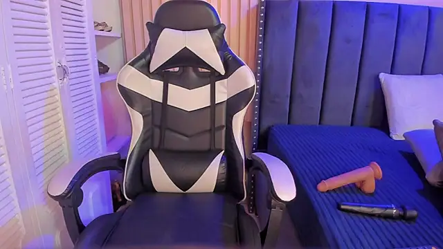 ashlye miller  online show from December 23, 2025, 4:01 am