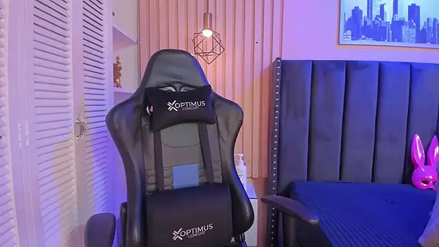 ashlye miller  online show from October 10, 2025, 4:24 am