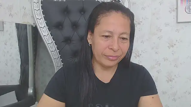 mature martina online show from November 29, 2025, 11:43 am