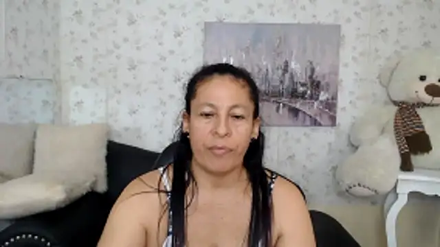 mature martina online show from May 31, 2026, 1:06 pm