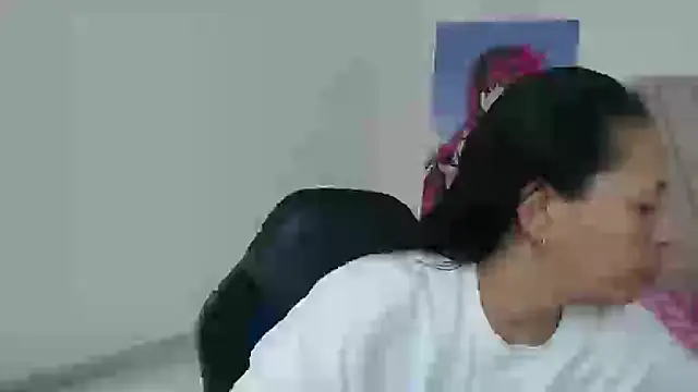 mature martina online show from February 12, 2026, 7:13 pm