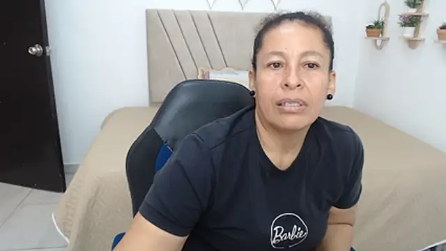 mature martina online show from March 30, 2026, 8:10 pm