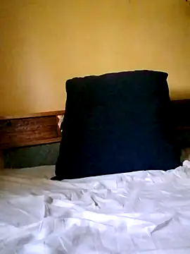 pretty-donna online show from October 24, 2025, 7:29 am