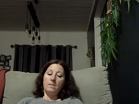 feline27 online show from November 28, 2025, 10:10 pm