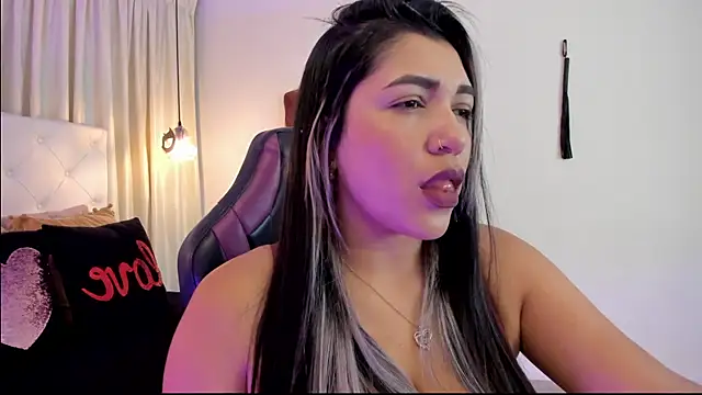 BonnieBad01 online show from November 3, 2025, 2:53 pm