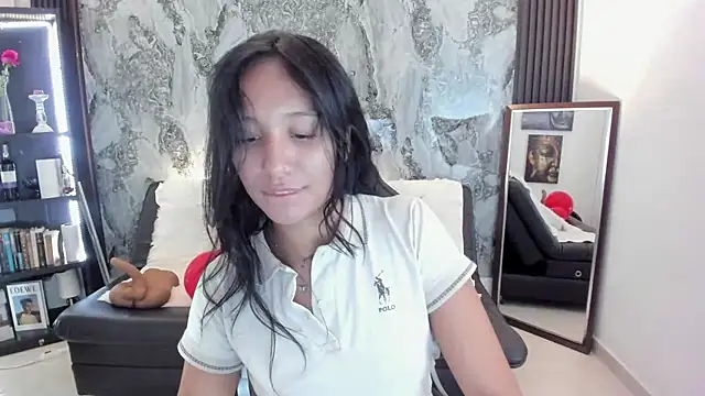 Nanami 19 online show from February 16, 2026, 6:17 pm