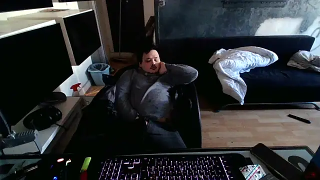 Bebemickey75 online show from March 15, 2026, 11:17 am