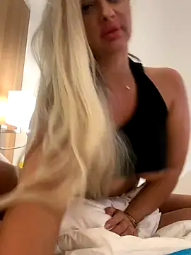 Snapshot of Denisse_Perry chatting on November 25, 2025, 2:34 am Denisse Perry online show from November 25, 2025, 2:34 am