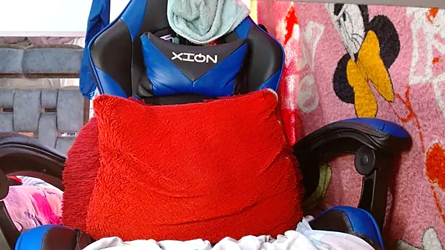 coral1727 online show from March 3, 2025, 5:52 pm