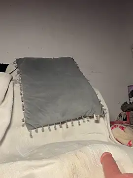 coral1727 online show from November 13, 2025, 8:35 pm