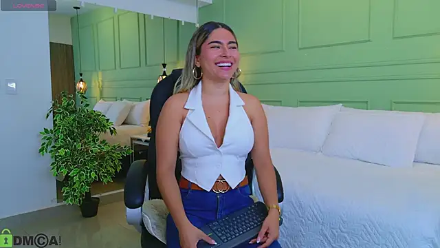 Snapshot of kataliina__ chatting on April 21, 2026, 12:01 pm kataliina online show from April 21, 2026, 12:01 pm