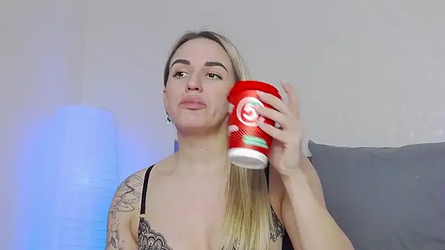 SofiJames online show from March 14, 2025, 6:32 am