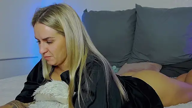 SofiJames online show from September 28, 2025, 7:48 am