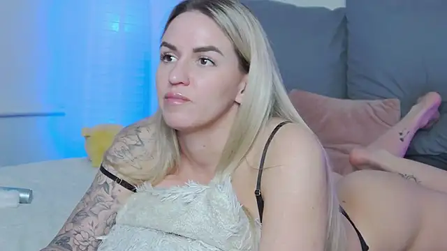 SofiJames online show from March 22, 2025, 9:34 am