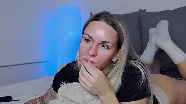 SofiJames online show from December 14, 2025, 6:41 am