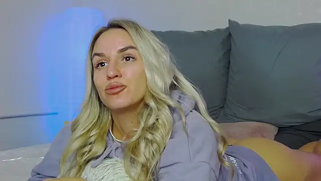 SofiJames online show from October 7, 2025, 6:58 am