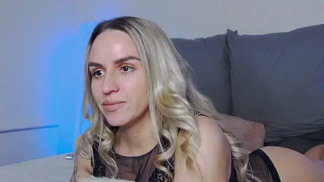 SofiJames online show from December 17, 2025, 6:40 am