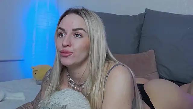 SofiJames online show from March 8, 2025, 6:21 am