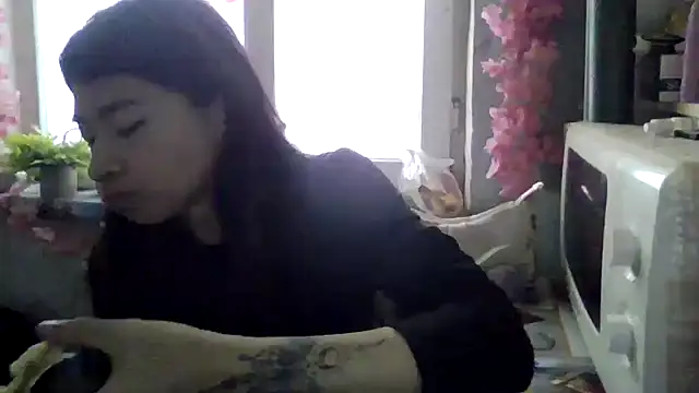 CarlyJoy online show from December 18, 2025, 11:03 am