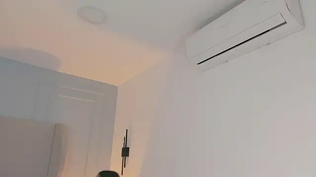 chloe d online show from March 24, 2026, 11:43 am