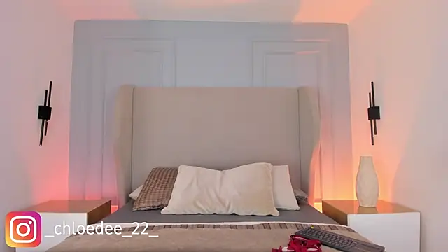 chloe d online show from February 23, 2026, 12:50 pm