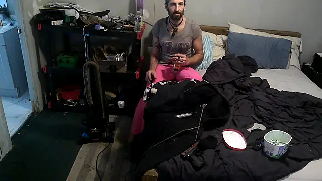 Snapshot of Bi_curious86 chatting on November 4, 2025, 5:06 pm Bi curious86 online show from November 4, 2025, 5:06 pm