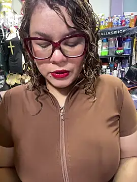 Snapshot of ROSALIALUCY chatting on May 30, 2026, 11:49 am ROSALIALUCY online show from May 30, 2026, 11:49 am