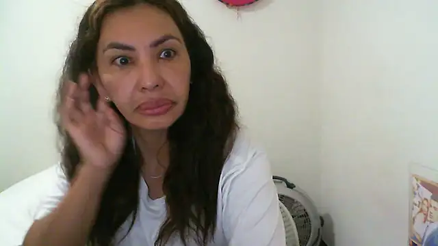 Snapshot of salome__milf chatting on February 20, 2026, 10:06 am salome milf online show from February 20, 2026, 10:06 am