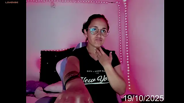 lady hana28 online show from November 19, 2025, 12:16 pm