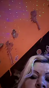 ducicsajsziii online show from February 21, 2025, 7:34 am