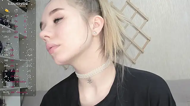 Snapshot of AutoBaby chatting on October 31, 2025, 7:27 am AutoBaby online show from October 31, 2025, 7:27 am