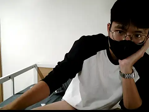 Gwencloudy online show from October 24, 2025, 3:44 pm