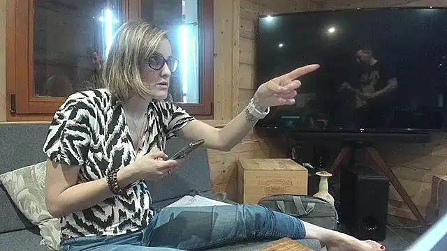 Snapshot of Madame_Callie chatting on May 11, 2026, 1:01 pm Madame Callie online show from May 11, 2026, 1:01 pm