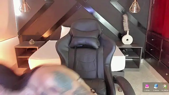 dark gotica online show from April 14, 2026, 7:08 pm