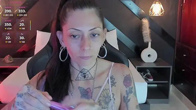 Snapshot of dark_gotica chatting on April 28, 2026, 7:18 pm dark gotica online show from April 28, 2026, 7:18 pm