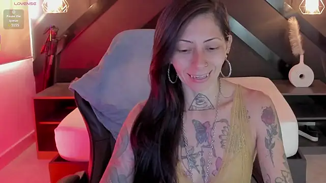 Snapshot of dark_gotica chatting on February 28, 2026, 12:27 pm dark gotica online show from February 28, 2026, 12:27 pm