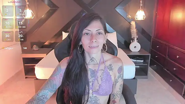 Snapshot of dark_gotica chatting on December 20, 2025, 12:19 pm dark gotica online show from December 20, 2025, 12:19 pm